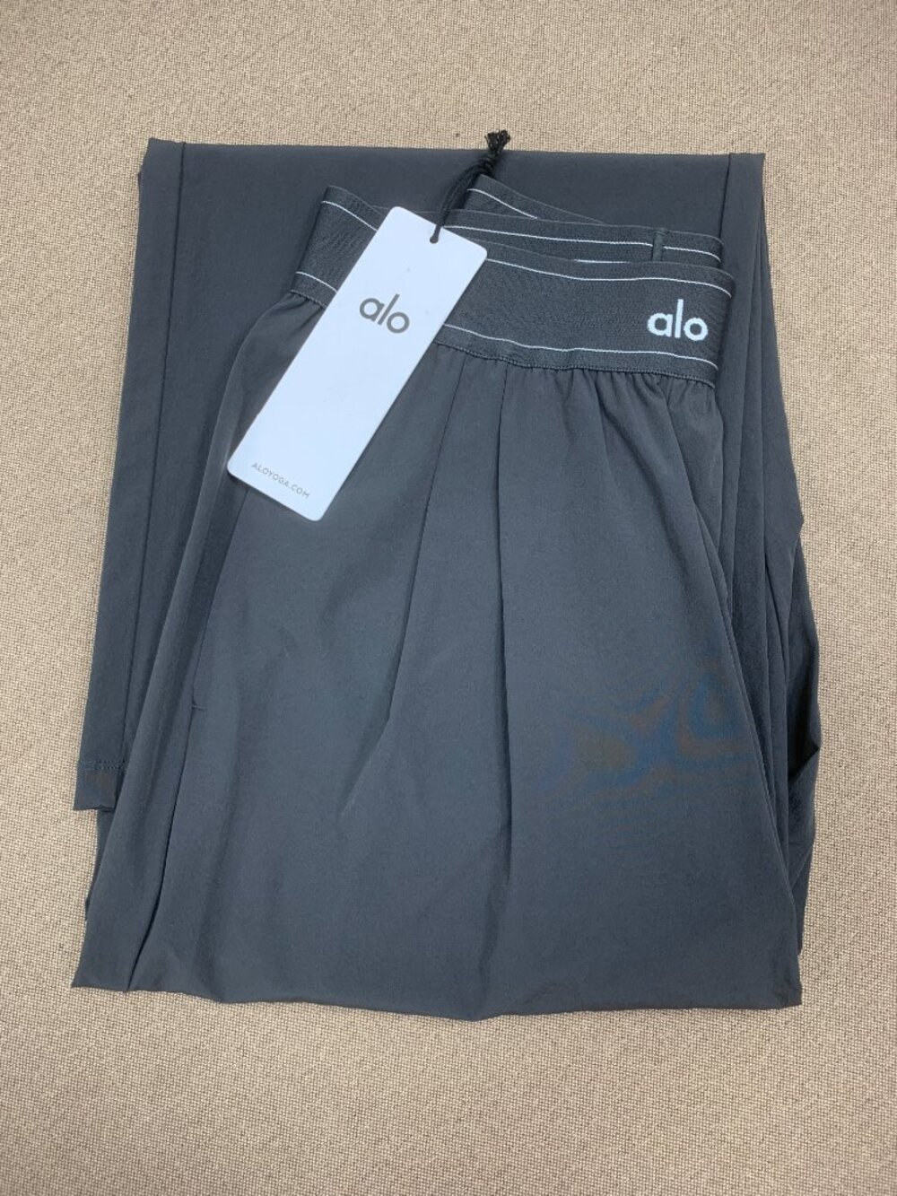 🦈NWT ALO Yoga Dark Grey Trousers Suit Up🤳Regular 30" InSeam - Picture 6 of 6